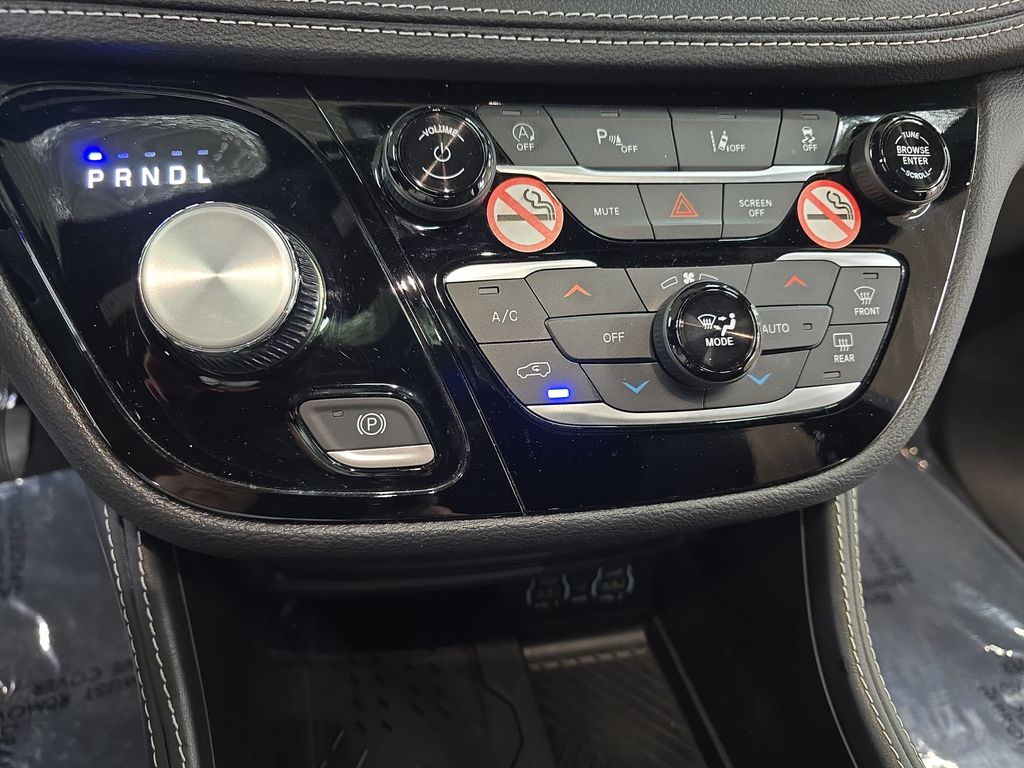 Used 2025 Chrysler Pacifica - photo 25