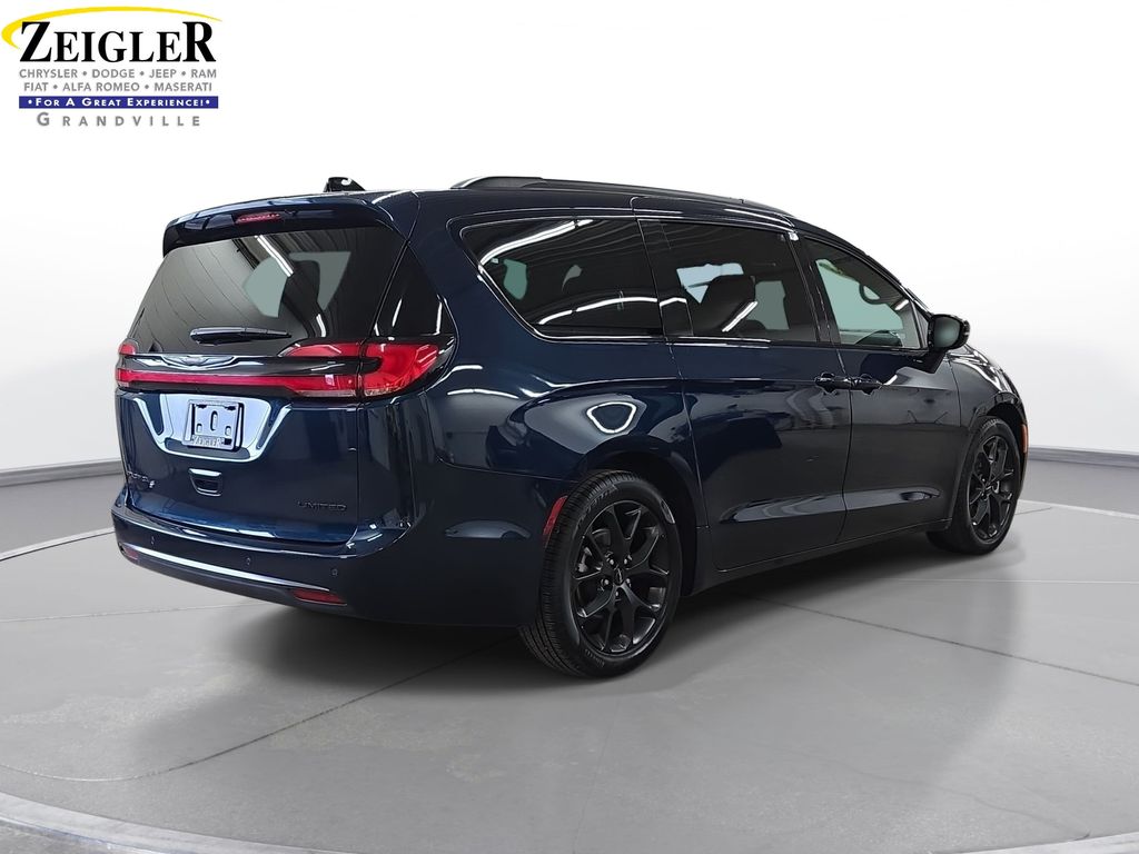 Used 2025 Chrysler Pacifica - photo 7