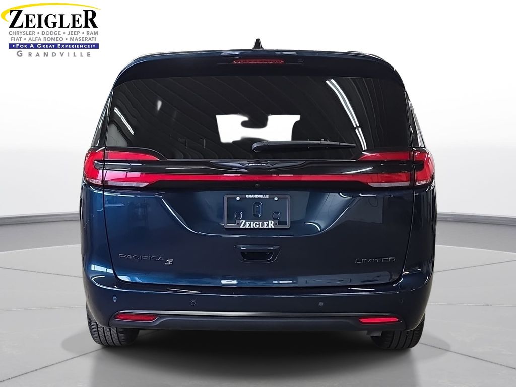 Used 2025 Chrysler Pacifica - photo 8