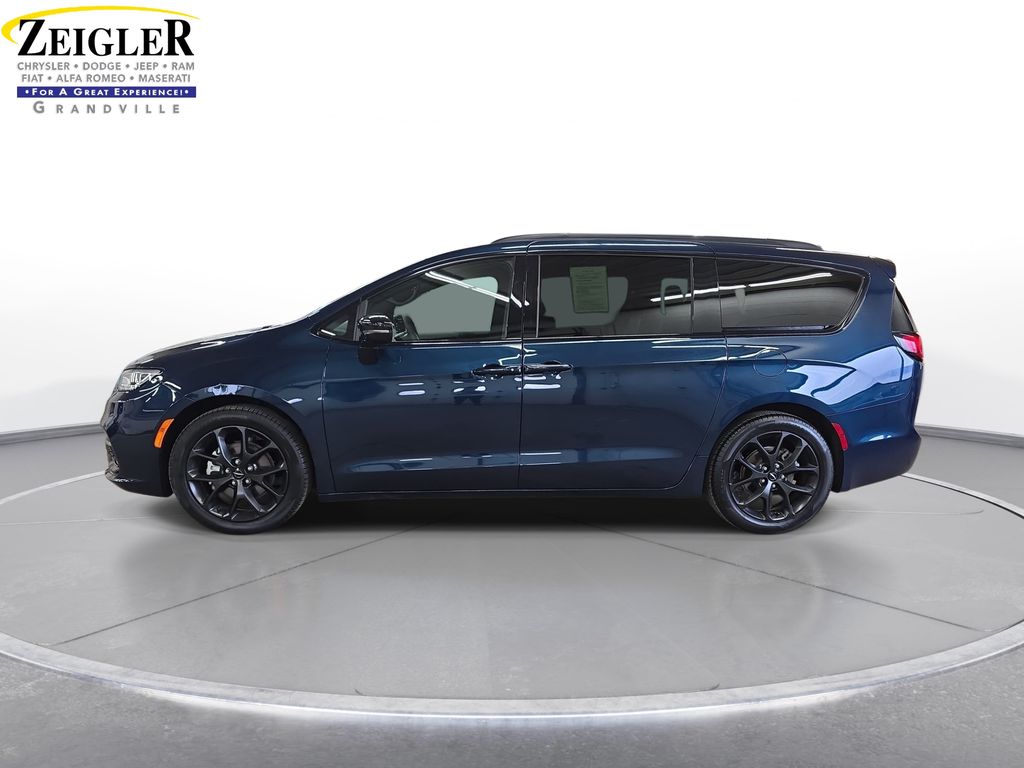 Used 2025 Chrysler Pacifica - photo 10