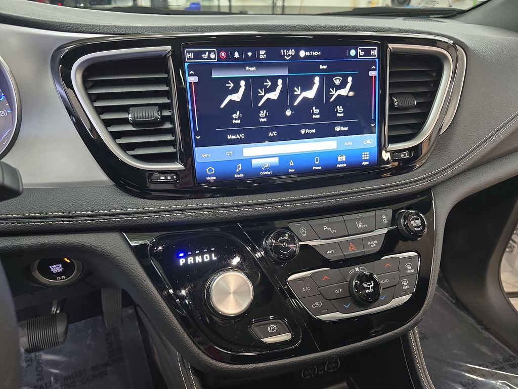 Used 2025 Chrysler Pacifica - photo 24
