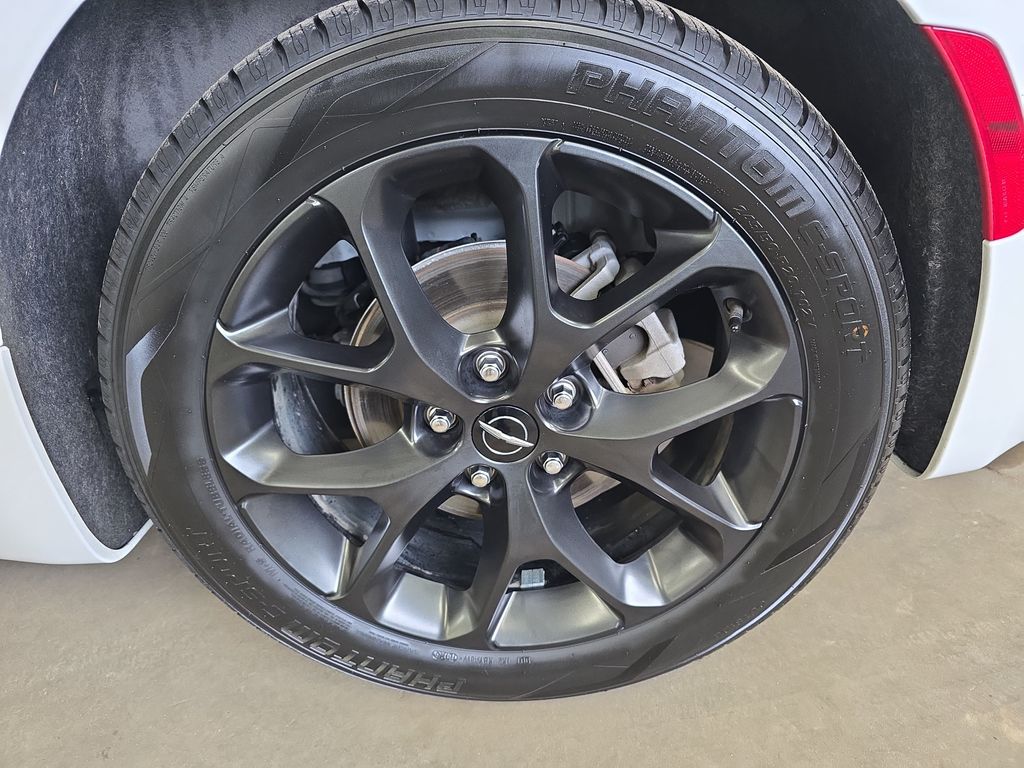Used 2025 Chrysler Pacifica - photo 38