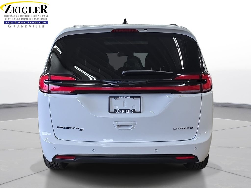 Used 2025 Chrysler Pacifica - photo 8