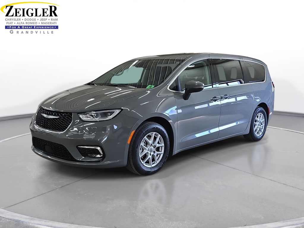 Used 2023 Chrysler Pacifica - photo 1