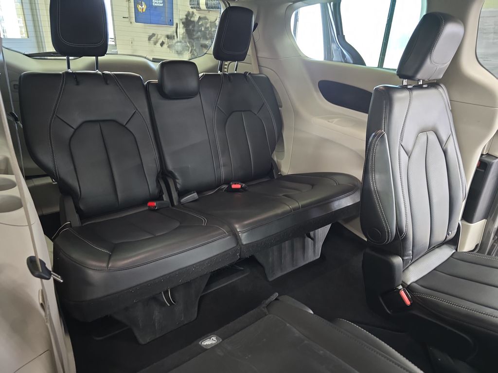 Used 2023 Chrysler Pacifica - photo 14