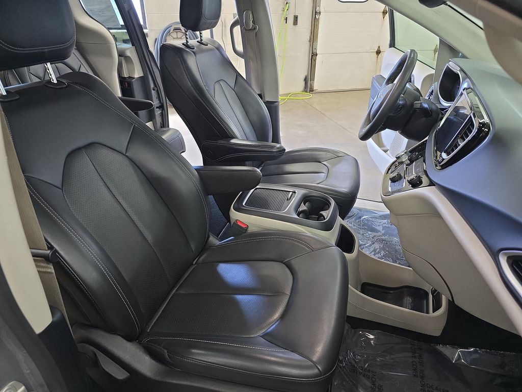 Used 2023 Chrysler Pacifica - photo 12