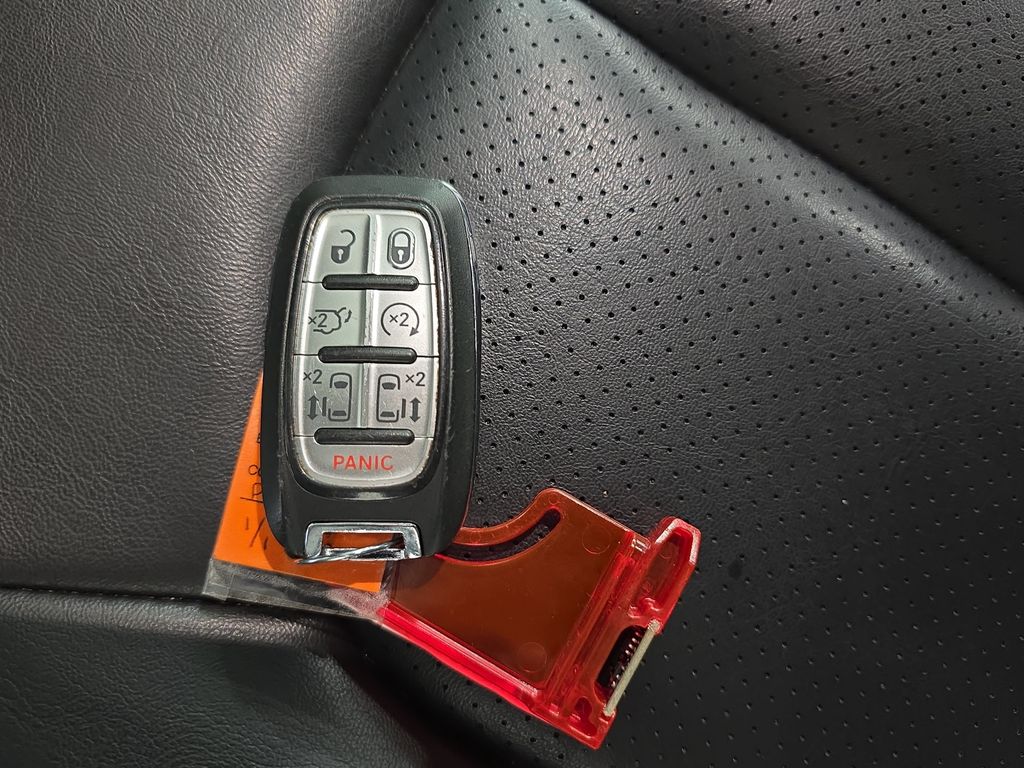 Used 2023 Chrysler Pacifica - photo 39