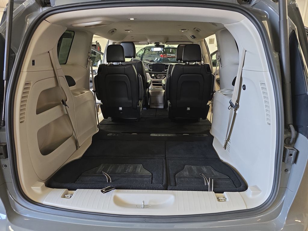 Used 2023 Chrysler Pacifica - photo 16
