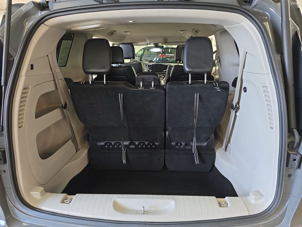Used 2023 Chrysler Pacifica - photo 15