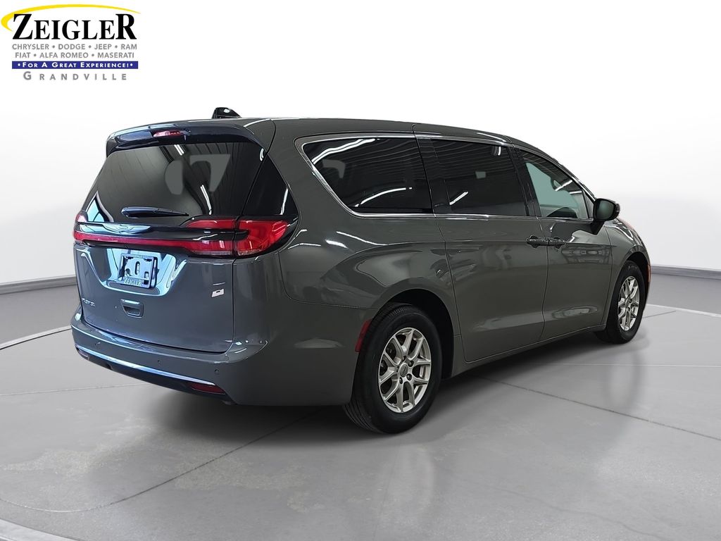 Used 2023 Chrysler Pacifica - photo 7