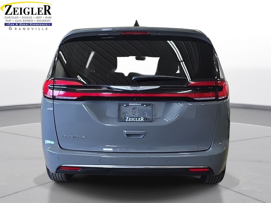 Used 2023 Chrysler Pacifica - photo 8