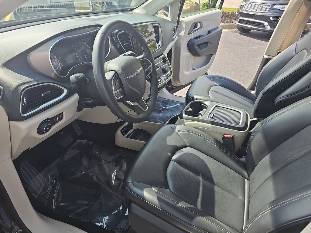 Used 2023 Chrysler Pacifica - photo 18