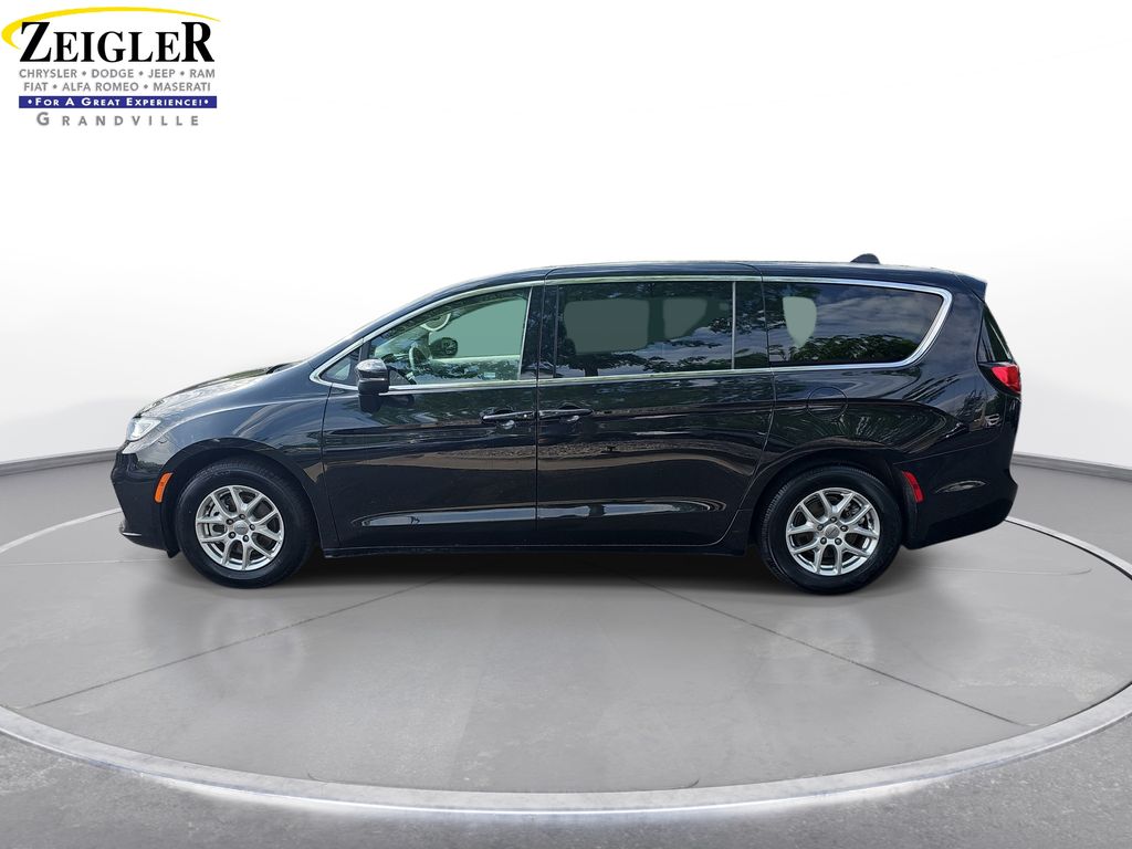 Used 2023 Chrysler Pacifica - photo 10
