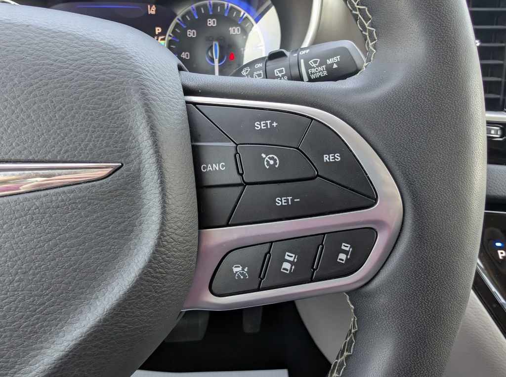 Used 2023 Chrysler Pacifica - photo 11