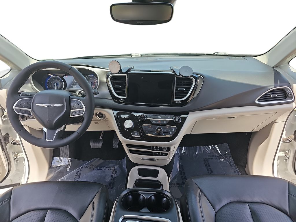Used 2022 Chrysler Pacifica - photo 11