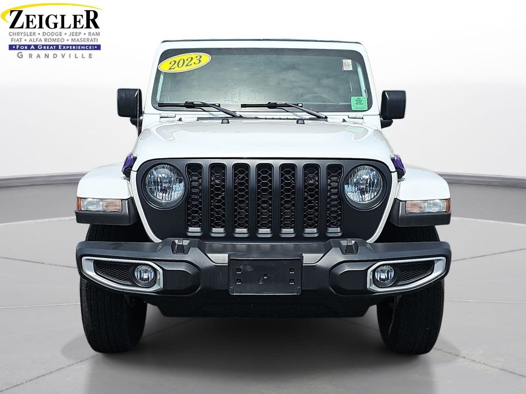 Used 2023 Jeep Gladiator - photo 5