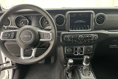 Used 2023 Jeep Gladiator - photo 2