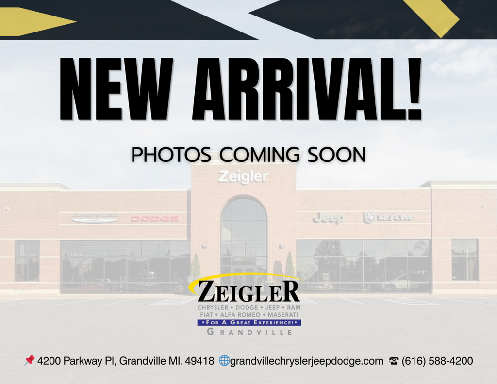 Used 2023 Chrysler Pacifica - photo 1
