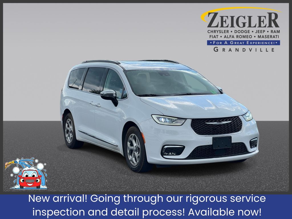 Used 2023 Chrysler Pacifica - photo 1