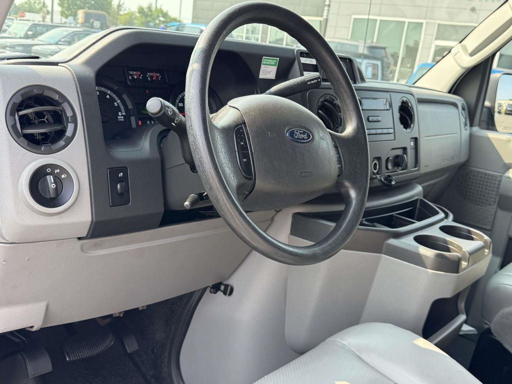 Used 2014 Ford E-250 - photo 2