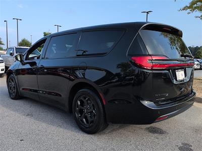 Used 2023 Chrysler Pacifica Touring L Minivan for sale #P7410 - photo 2
