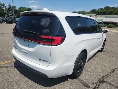 2022 Chrysler Pacifica FWD Minivan for sale #P7440 - photo 2