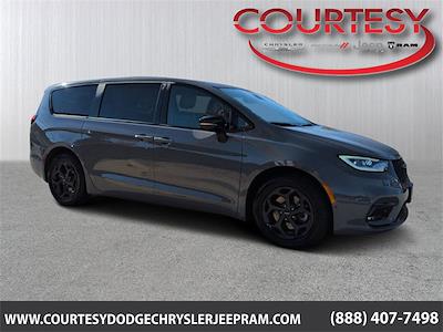 2023 Chrysler Pacifica FWD Minivan for sale #P7626 - photo 1