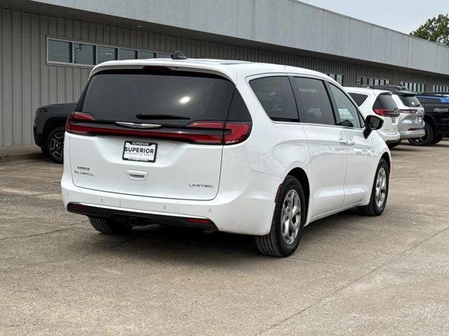 Used 2024 Chrysler Pacifica - photo 5