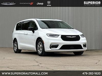 Used 2024 Chrysler Pacifica - photo 1