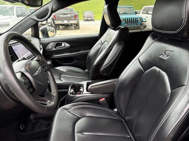 Used 2023 Chrysler Pacifica - photo 12