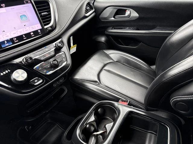 Used 2023 Chrysler Pacifica - photo 24