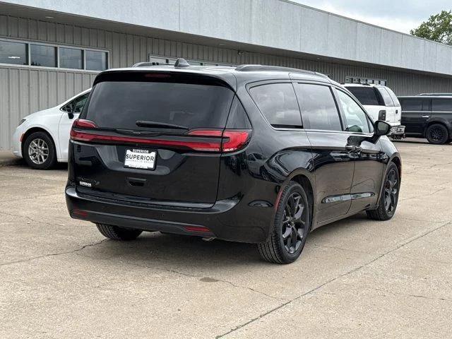 Used 2023 Chrysler Pacifica - photo 5