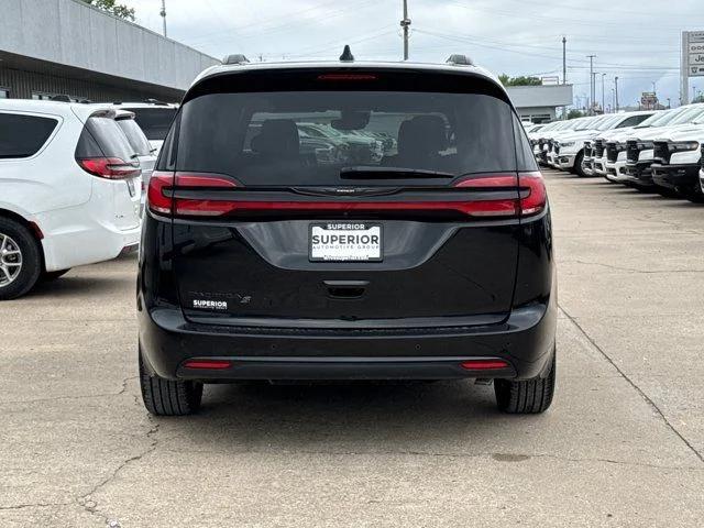 Used 2023 Chrysler Pacifica - photo 6