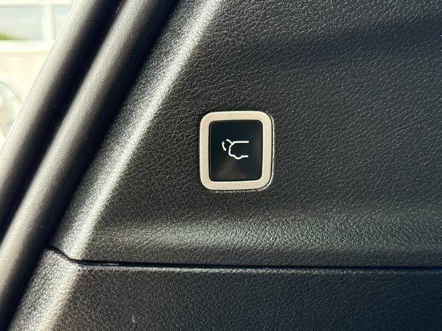 Used 2023 Chrysler Pacifica - photo 8