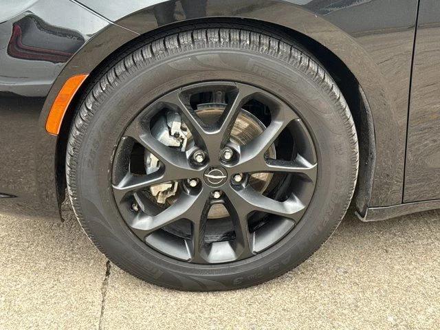 Used 2023 Chrysler Pacifica - photo 11