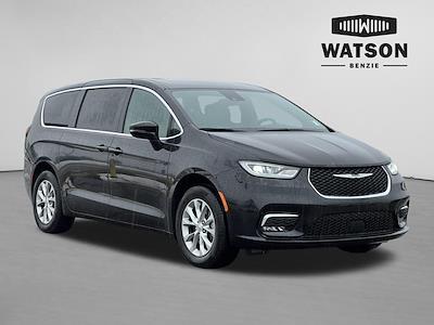 Used 2025 Chrysler Pacifica - photo 1