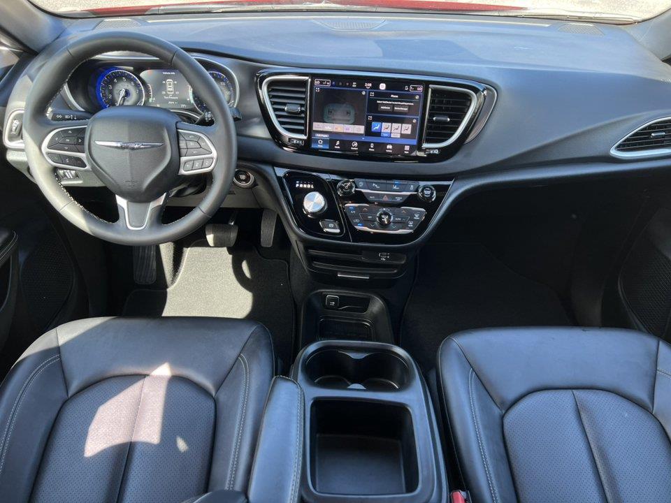 Used 2026 Chrysler Pacifica - photo 2
