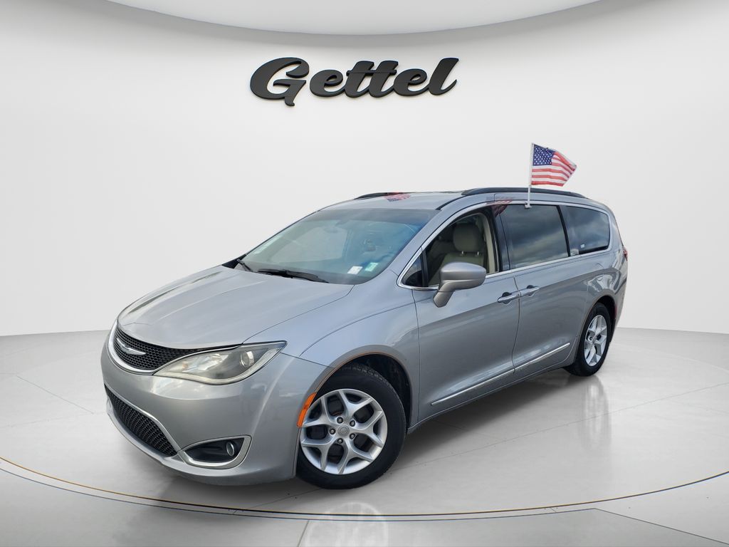 Used 2017 Chrysler Pacifica Touring L Minivan - photo 1