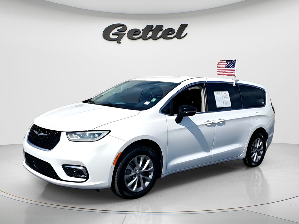 Used 2024 Chrysler Pacifica - photo 1