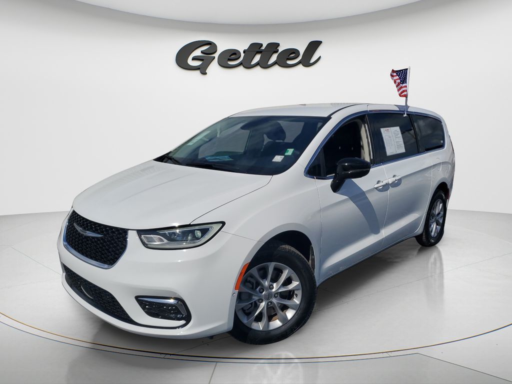 Used 2024 Chrysler Pacifica - photo 2