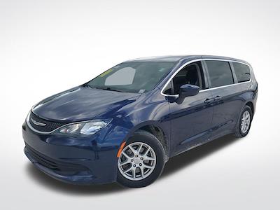 Used 2017 Chrysler Pacifica - photo 1