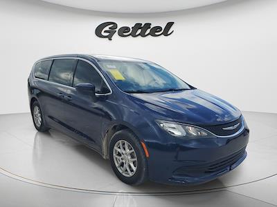 Used 2017 Chrysler Pacifica - photo 1