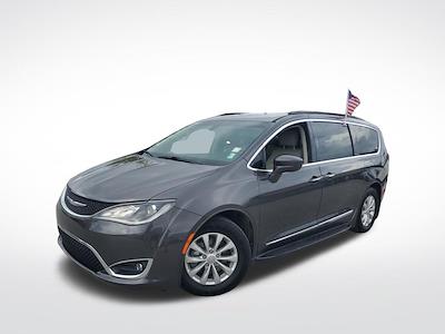 Used 2017 Chrysler Pacifica - photo 1