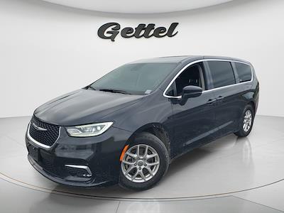 Used 2023 Chrysler Pacifica - photo 1