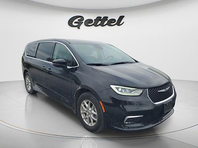 Used 2023 Chrysler Pacifica - photo 1