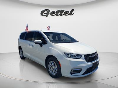 Used 2023 Chrysler Pacifica - photo 1