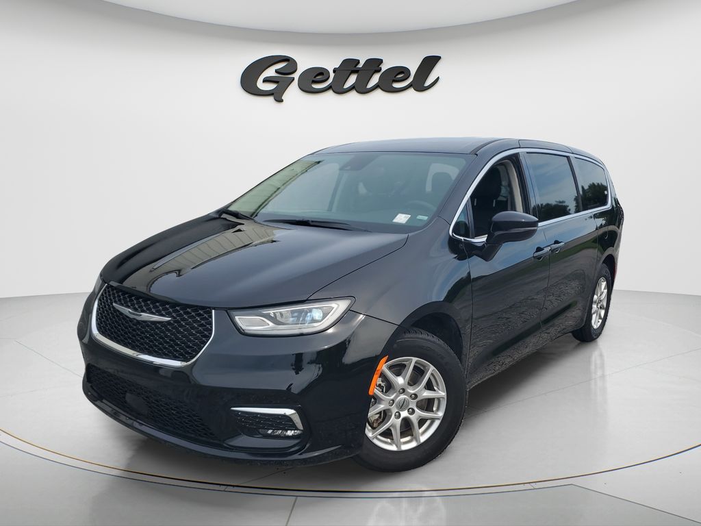 Used 2024 Chrysler Pacifica - photo 1