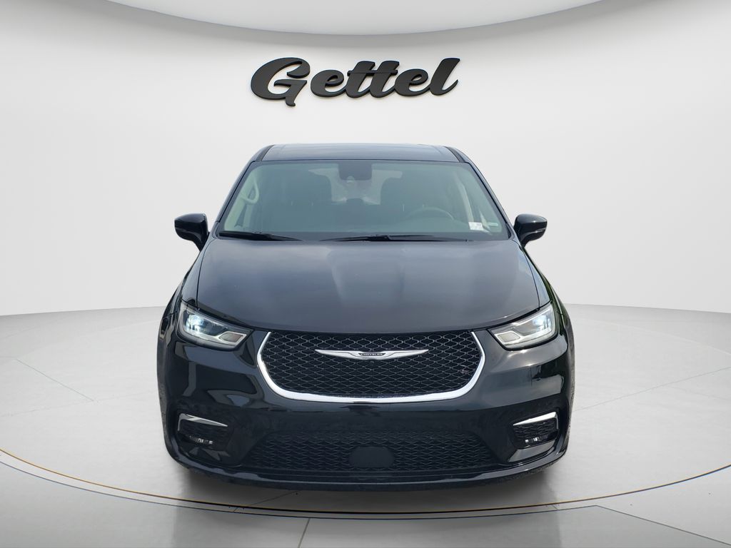 Used 2024 Chrysler Pacifica - photo 2