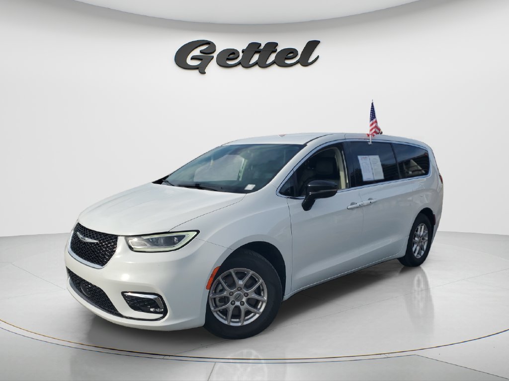 Used 2024 Chrysler Pacifica - photo 1