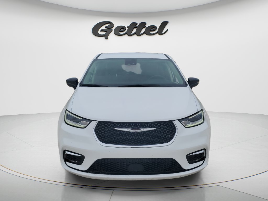Used 2024 Chrysler Pacifica - photo 2